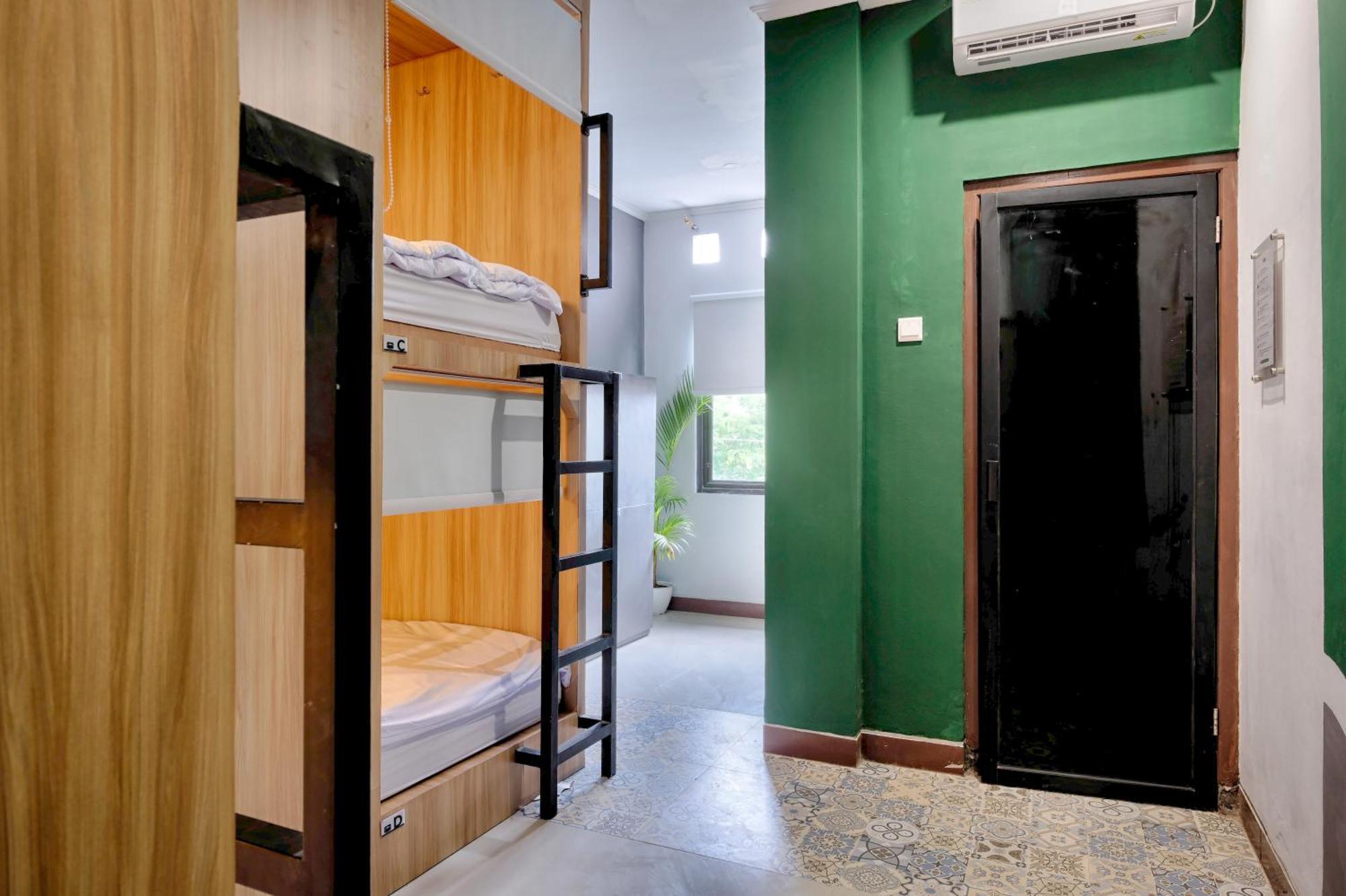Hubs Hostel Yogyakarta Kültér fotó