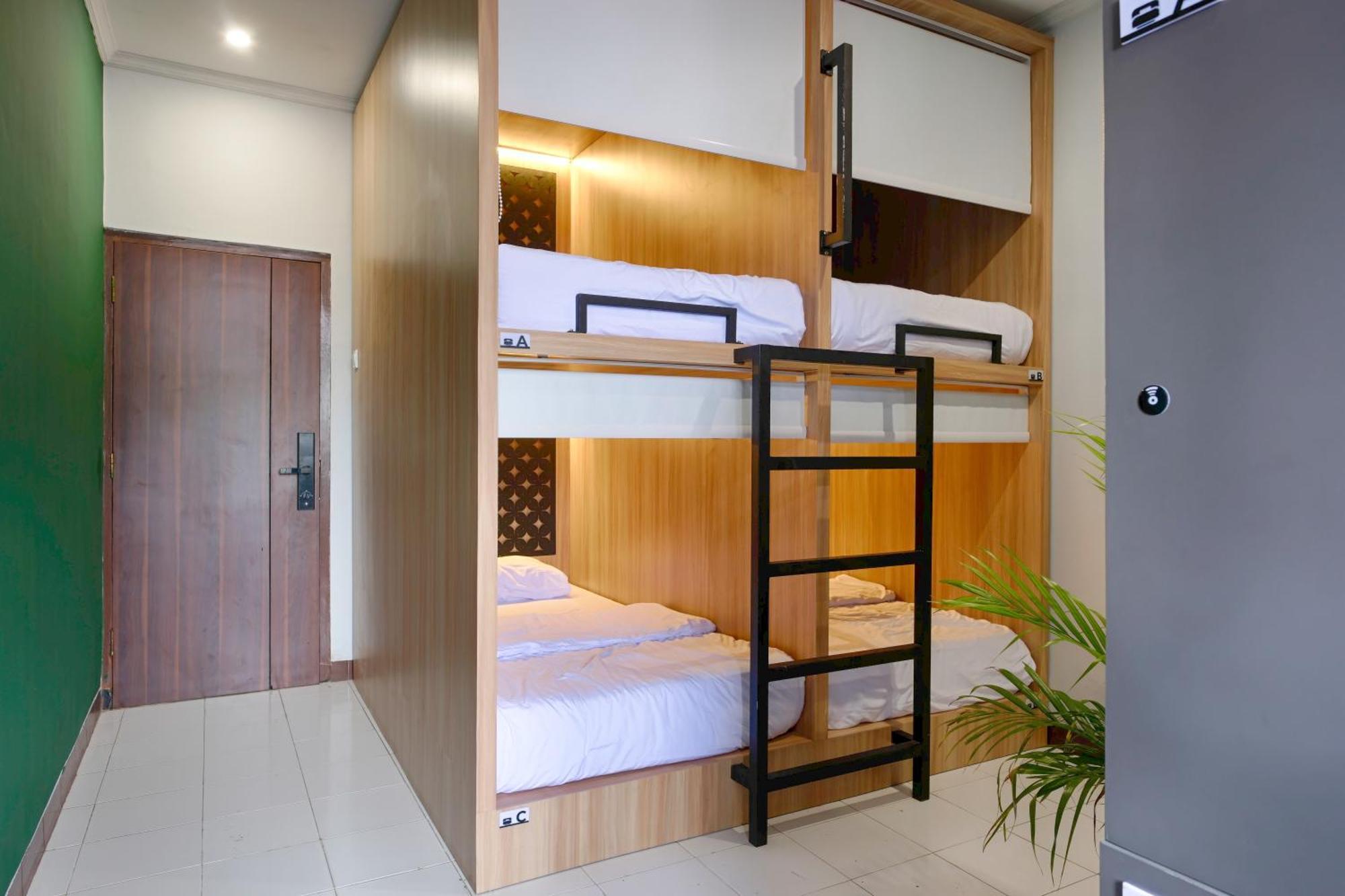 Hubs Hostel Yogyakarta Kültér fotó