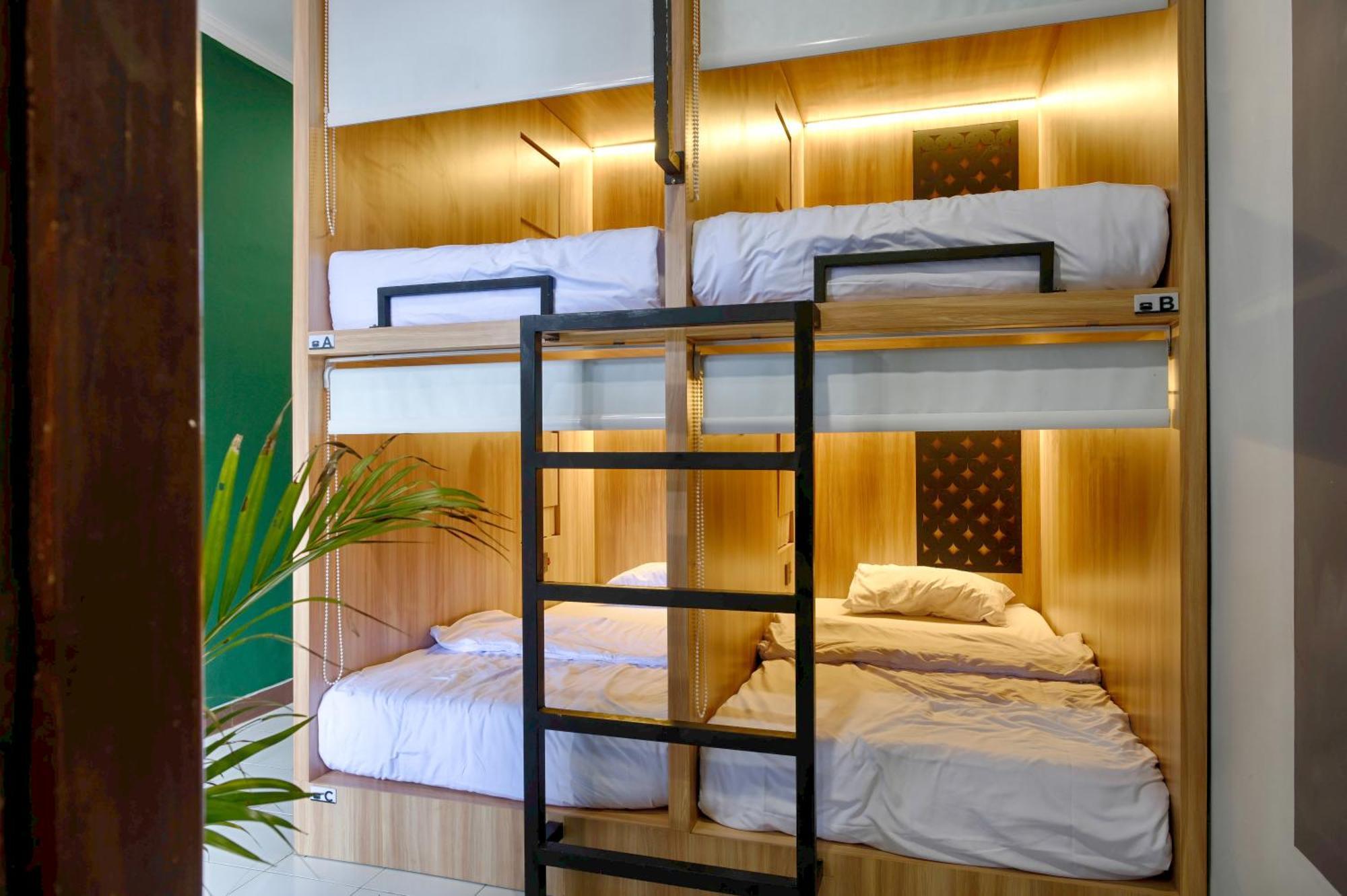 Hubs Hostel Yogyakarta Kültér fotó