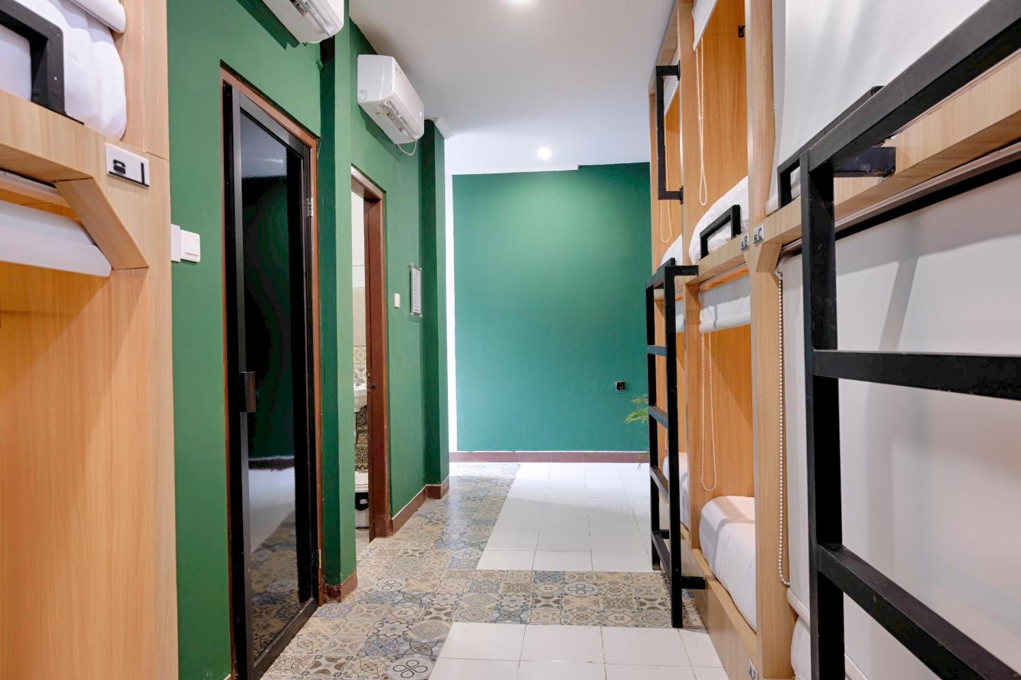 Hubs Hostel Yogyakarta Kültér fotó